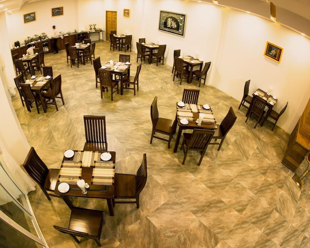 Yadanarpon Dynasty Hotel Мандалай Екстер'єр фото