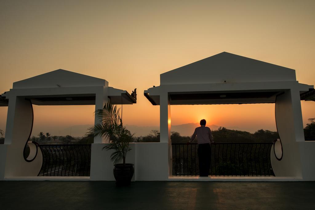 Yadanarpon Dynasty Hotel Мандалай Екстер'єр фото