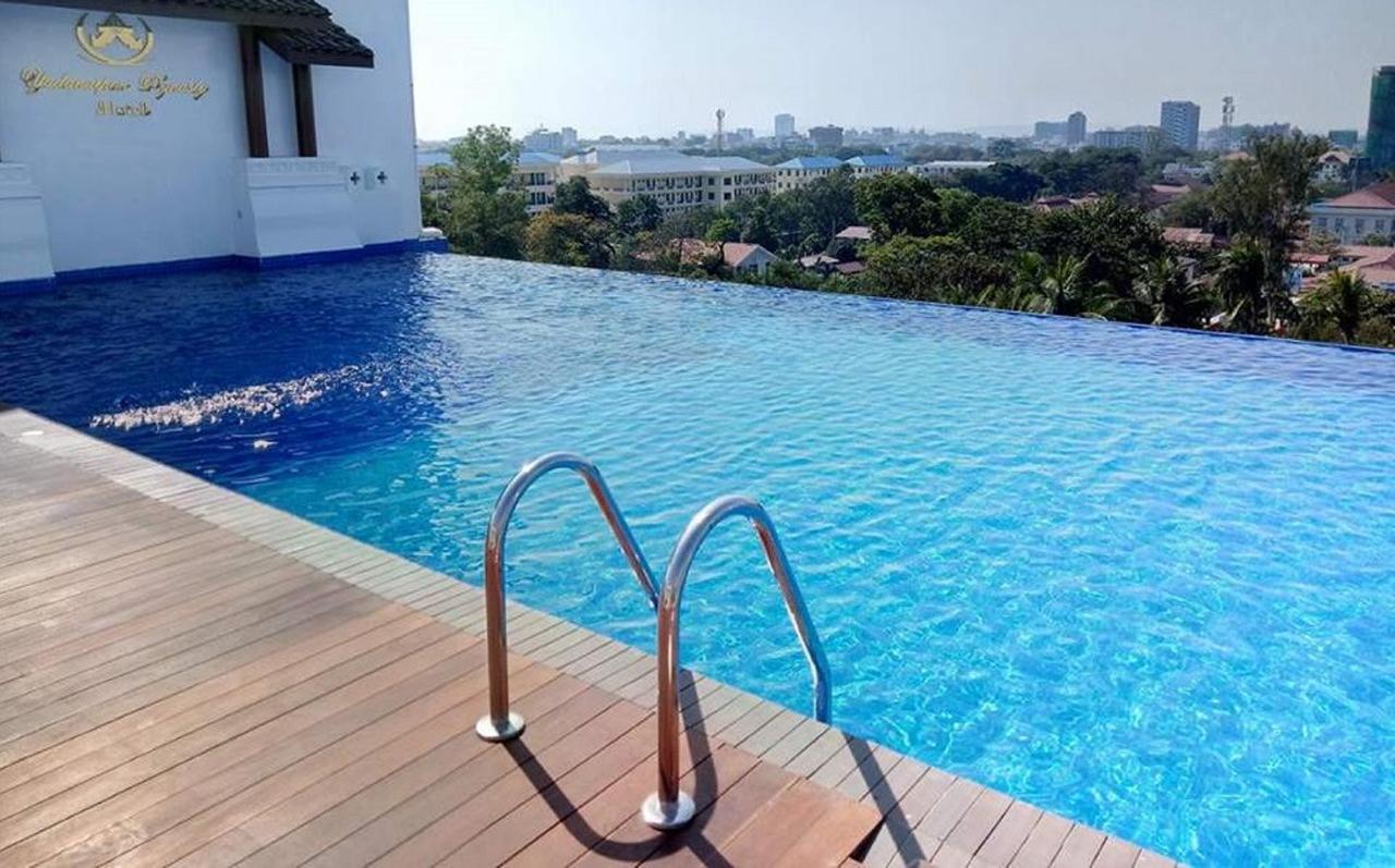 Yadanarpon Dynasty Hotel Мандалай Екстер'єр фото