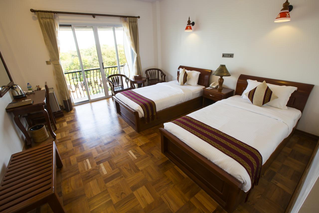 Yadanarpon Dynasty Hotel Мандалай Екстер'єр фото