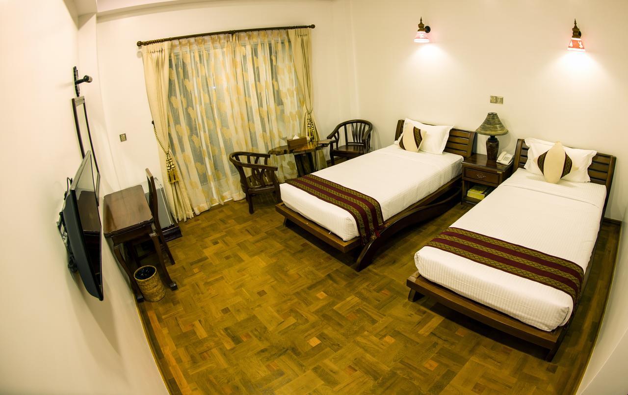 Yadanarpon Dynasty Hotel Мандалай Екстер'єр фото